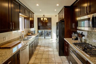 817 10th St in Santa Monica, CA - Building Photo - Building Photo