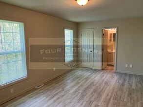 Room in Condo on Beck St in Greensboro, NC - Building Photo - Building Photo