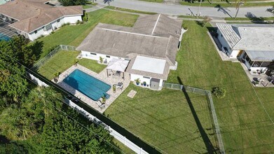 6717 Roxbury Dr in Sarasota, FL - Building Photo - Building Photo