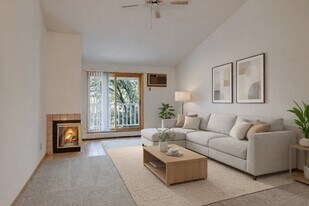 Plymouth Square in Plymouth, MN - Building Photo