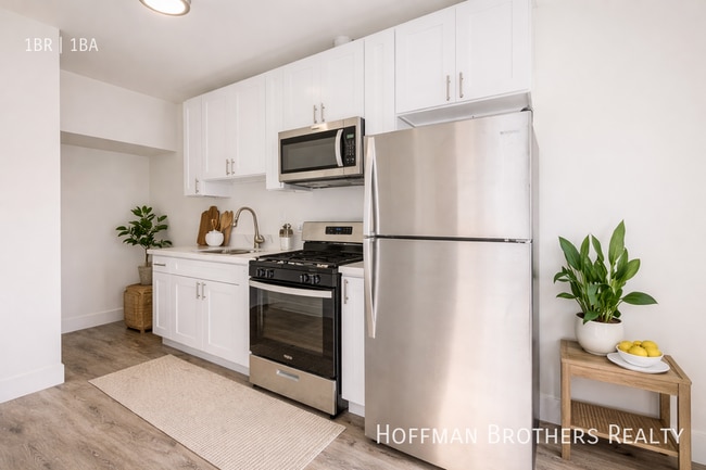 1623 Mariposa Ave, Unit 307 in Los Angeles, CA - Building Photo - Building Photo