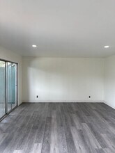26015 Narbonne Ave in Lomita, CA - Building Photo - Building Photo