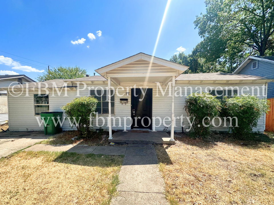 1506 Ferris Ave in Waxahachie, TX - Building Photo