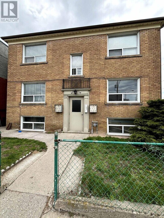 204 O'Connor Dr in Toronto, ON - Building Photo - Building Photo