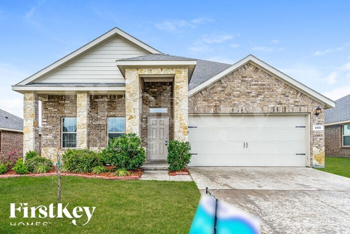 223 Thoroughbred St in Waxahachie, TX - Building Photo