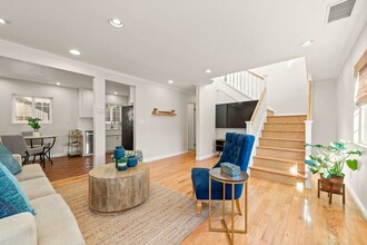 608 Hodencamp Rd in Thousand Oaks, CA - Building Photo - Building Photo