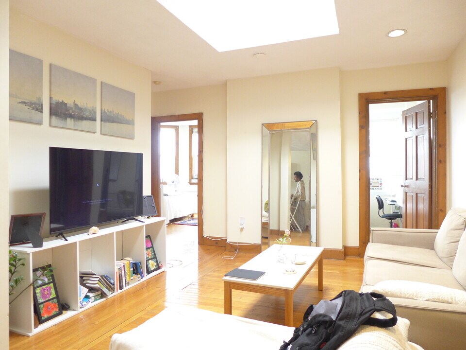 42 Leamington Rd in Boston, MA - Building Photo