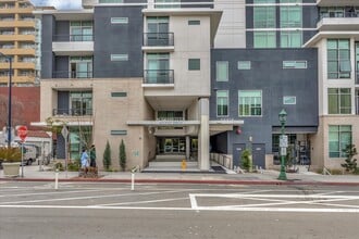 425 W Beech St, Unit 518 in San Diego, CA - Building Photo - Building Photo