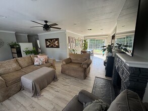 23158 Leonora Dr in Woodland Hills, CA - Building Photo - Building Photo
