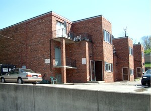 Warsaw Gardens in Cincinnati, OH - Building Photo - Building Photo