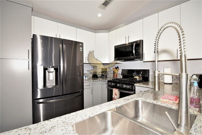 property at 5415 W Harmon Ave