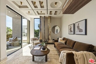 1021 N Ogden Dr in West Hollywood, CA - Foto de edificio - Building Photo