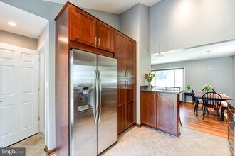 6429 Maplewood Dr in Falls Church, VA - Building Photo - Building Photo