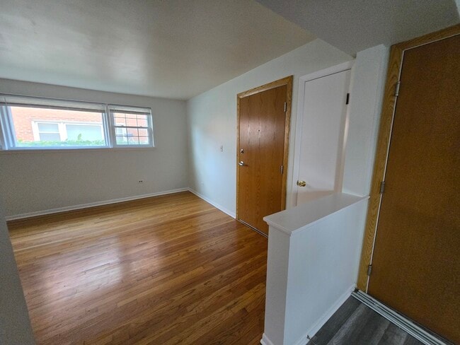 property at 9458 Glenlake Ave