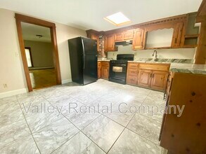 37 Middle St in Hadley, MA - Building Photo - Building Photo