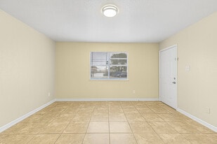 230 E Virginia St, Unit 1 in Beaumont, TX - Building Photo