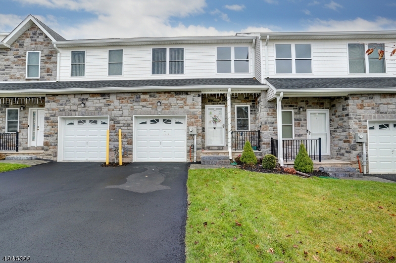 7 DeCroce Ct in Parsippany Troy Hills, NJ - Building Photo