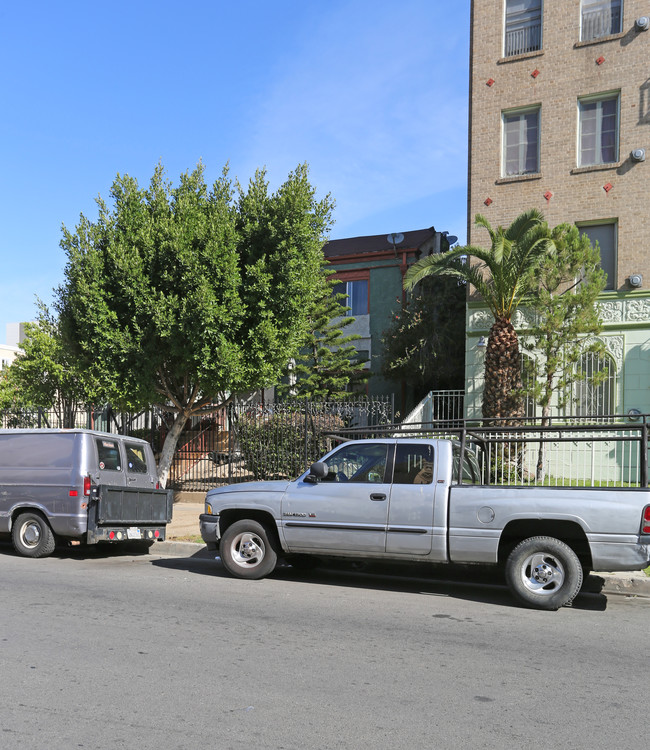 722 S Westmoreland Ave in Los Angeles, CA - Building Photo - Building Photo