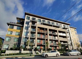 621 Regan Av in Coquitlam, BC - Building Photo