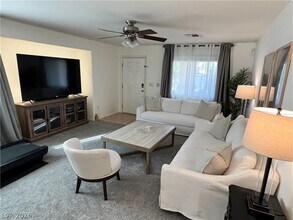 8168 Finch Feather St in Las Vegas, NV - Building Photo - Building Photo