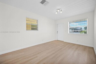 1301 N 12th Ct, Unit 3B in Hollywood, FL - Building Photo - Building Photo