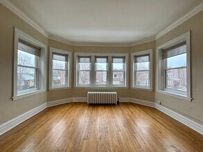 4831 W Roscoe St, Unit 2 in Chicago, IL - Building Photo - Building Photo