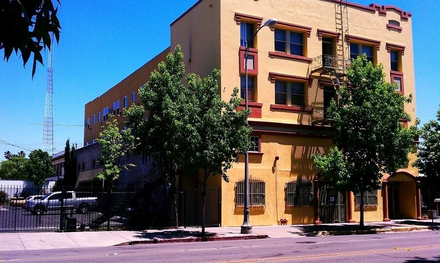 Legacy Apartments in Stockton, CA - Building Photo