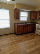 101 S Bryan St in Sidney, IL - Building Photo