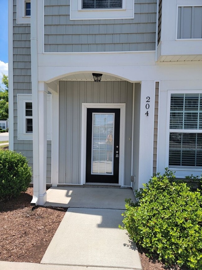 property at 204 Halton Crossing Dr SW