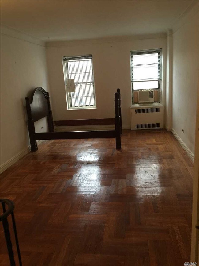 82-01 Britton Ave-Unit -5F in Queens, NY - Building Photo - Building Photo