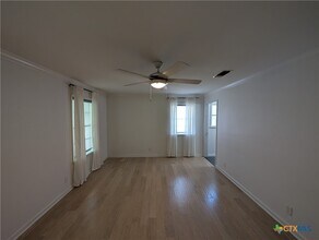 405 Oakwood Blvd in New Braunfels, TX - Building Photo - Building Photo