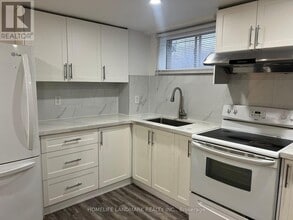 25 Navaho Dr in Toronto, ON - Building Photo - Building Photo