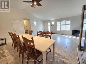 31 Forest Ave in Wasaga Beach, ON - Building Photo - Building Photo