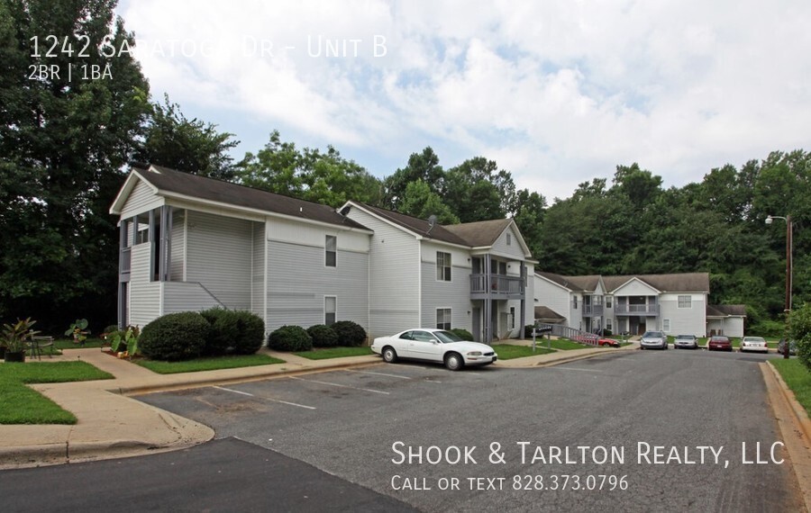 1242 Saratoga Dr in Charlotte, NC - Building Photo