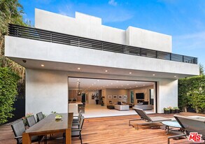 623 N Edinburgh Ave in West Hollywood, CA - Building Photo