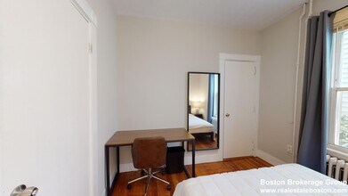 14 Elder St, Unit 4 in Boston, MA - Foto de edificio - Building Photo