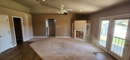 5393 Cragmoor Dr in Pueblo, CO - Building Photo - Building Photo