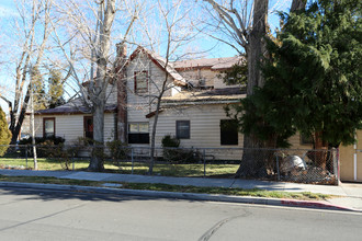 LaRue Apartments in Reno, NV - Building Photo - Building Photo