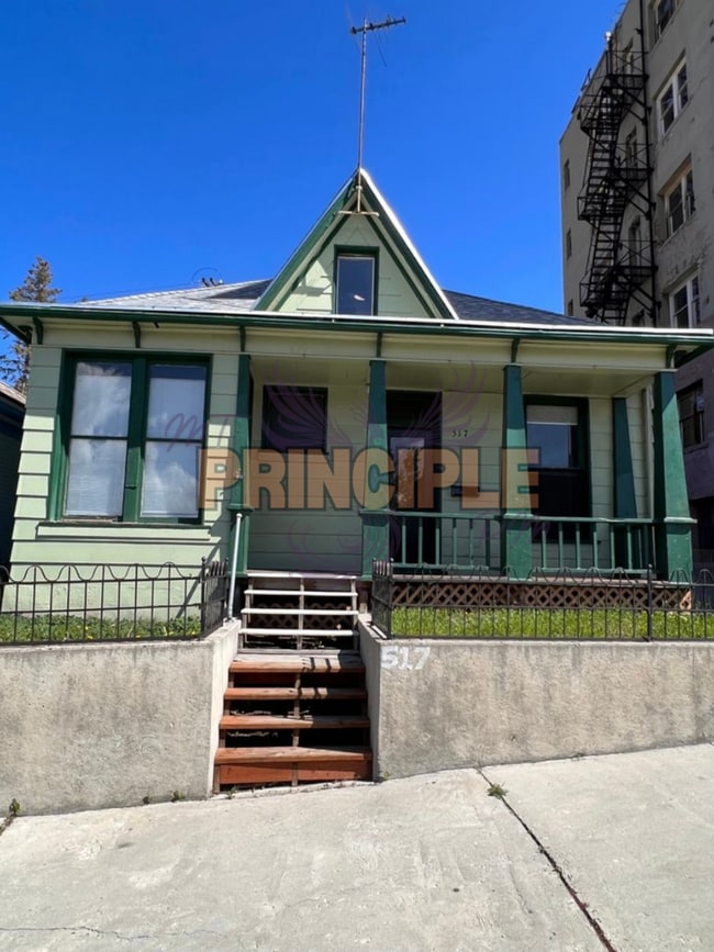 property at 517 W Granite St