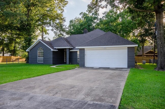 12811 Fisher Dr in Baytown, TX - Building Photo - Building Photo