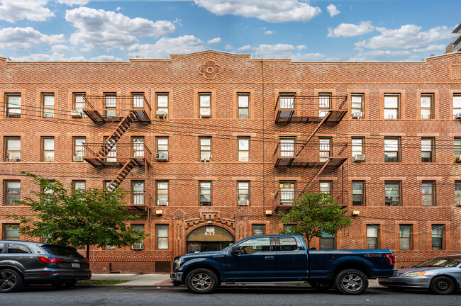 549 Herzl St in Brooklyn, NY - Foto de edificio - Building Photo