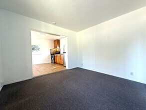 119 N Claremont St in San Mateo, CA - Building Photo - Building Photo