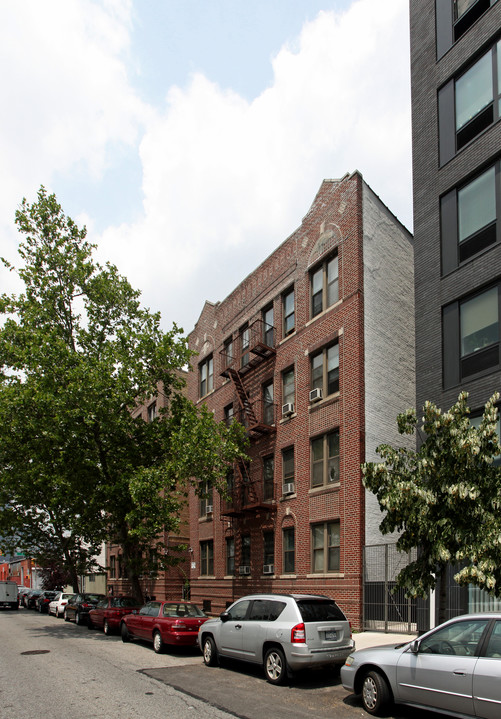 11-15 45th Rd in Long Island City, NY - Building Photo