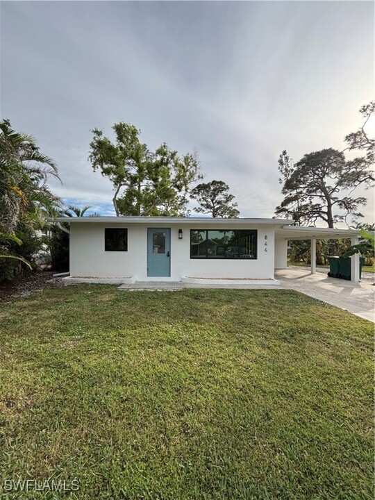 844 100th Ave N in Naples, FL - Building Photo