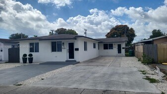 9228 SW 37th St in Miami, FL - Building Photo