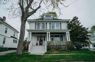 107 Maple St in Bangor, ME - Building Photo