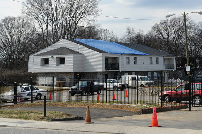 River Village Apartments in Nashville, TN - Foto de edificio - Building Photo