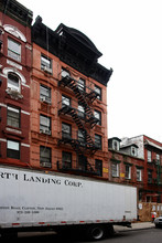 26 Henry St in New York, NY - Building Photo - Building Photo