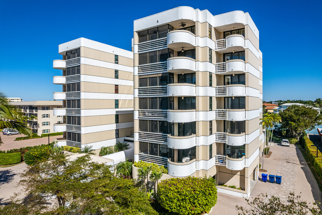 Lucerne in Naples, FL - Foto de edificio