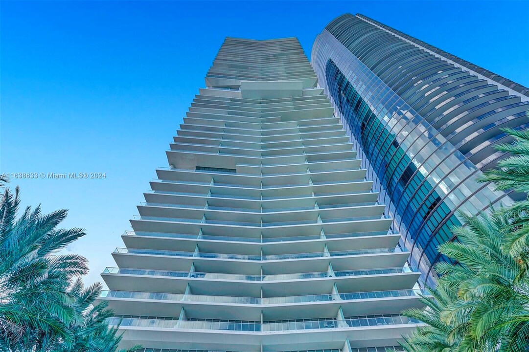 18501 Collins Ave, Unit 1902 in Sunny Isles Beach, FL - Building Photo